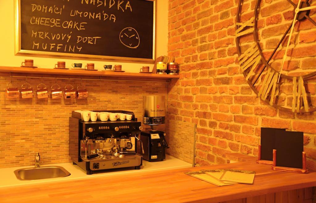 Time Cafe & Penzion Příbram Buitenkant foto